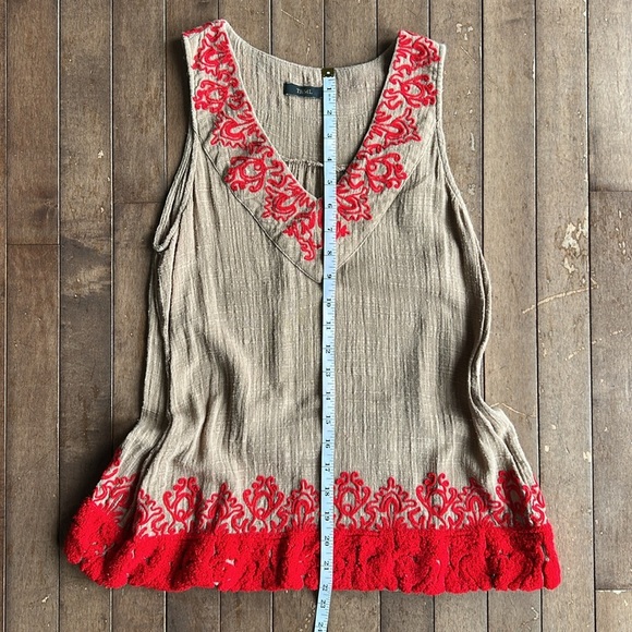 THML Sleeveless Gauze Embroidered Top Size Small - Picture 4 of 8
